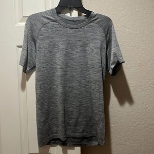 Gray men’s lulu lemon 
Metal Vent Tech Short-Sleeve Shirt